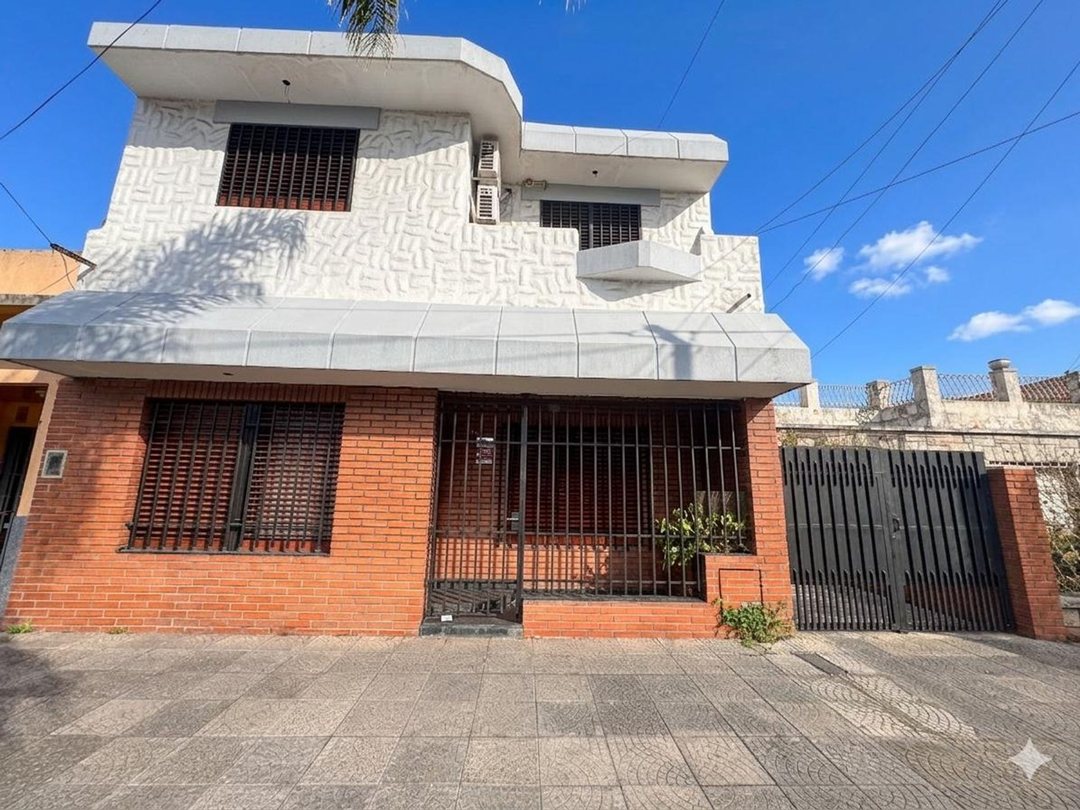 Venta casa 5 ambientes Lomas del mirador