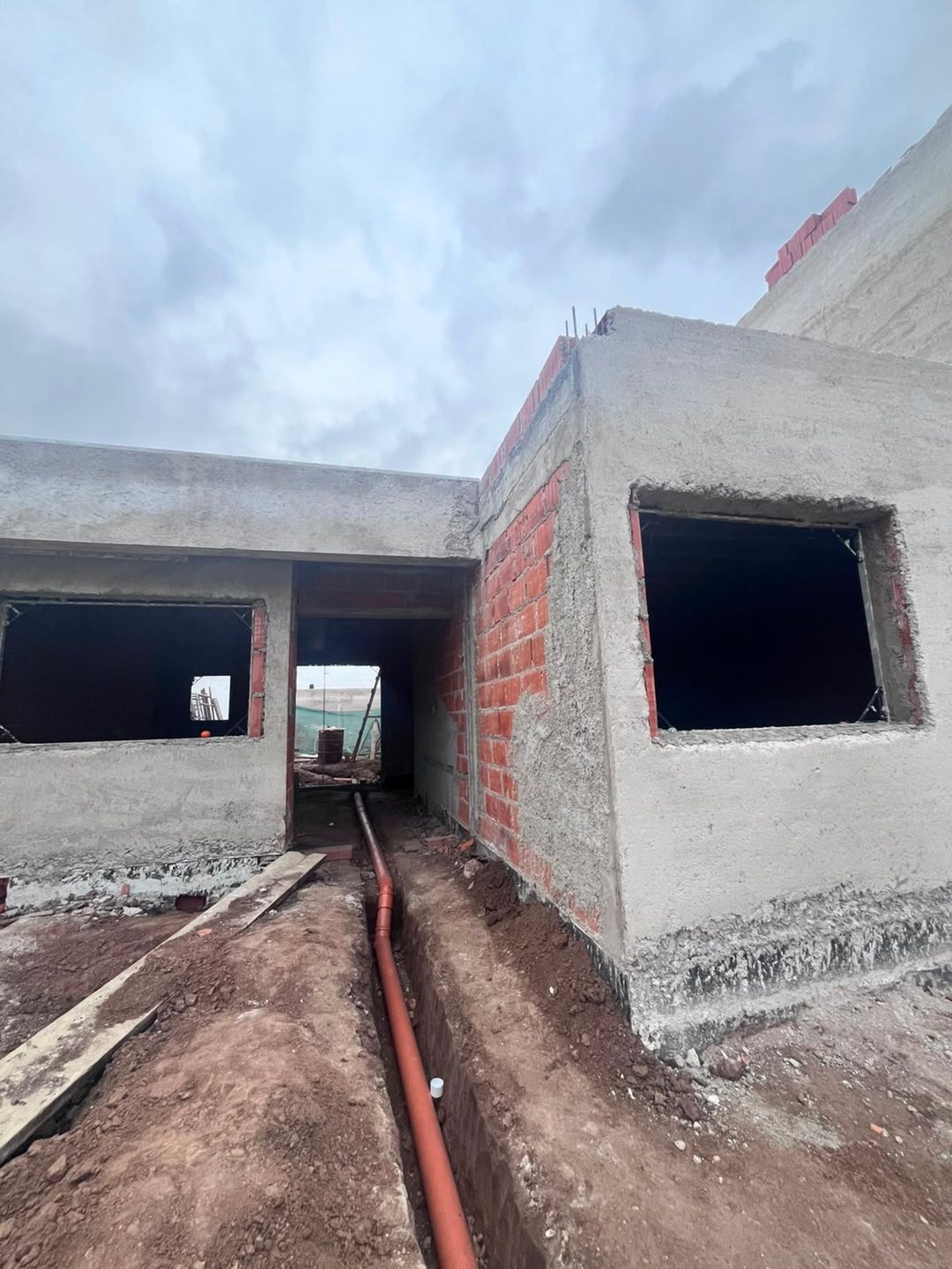 VENDE DUPLEX EN DOCTA 2 DORMITORIOS MAS ESCRITORIO
