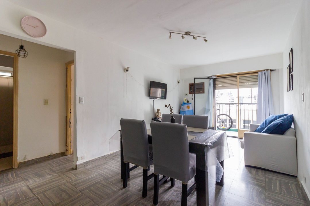 Venta depto 3 ambientes con balcón av. Belgrano