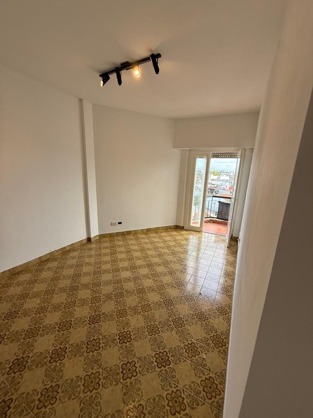ALQUILER DEPTO 3 AMB C/BALCÓN- RAMOS MEJIA