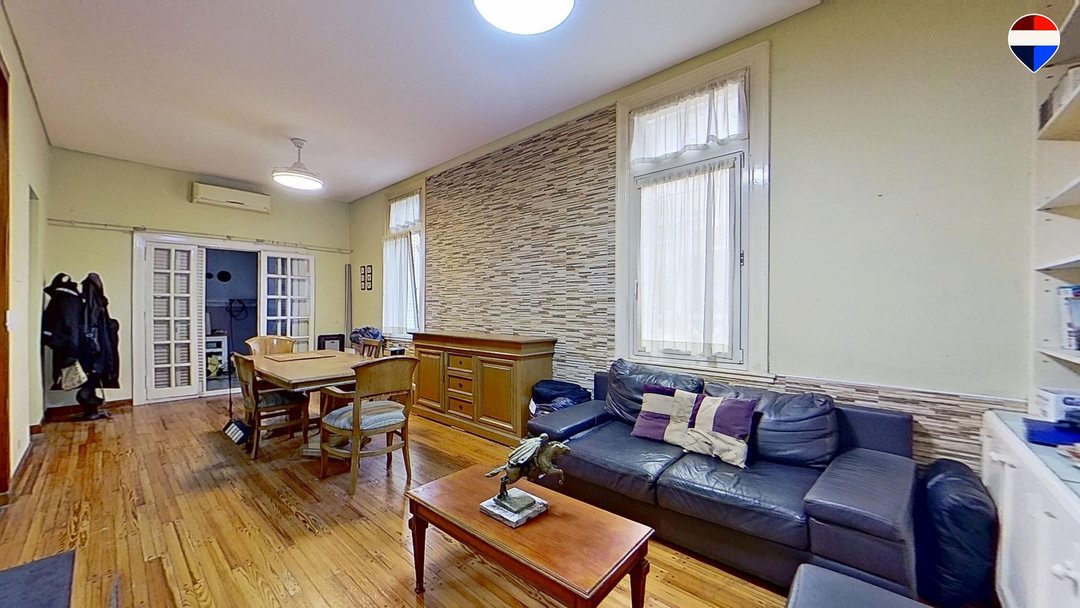 VENTA CASA 4 AMB COCHERA PATIO EN FLORES LUMINOSA