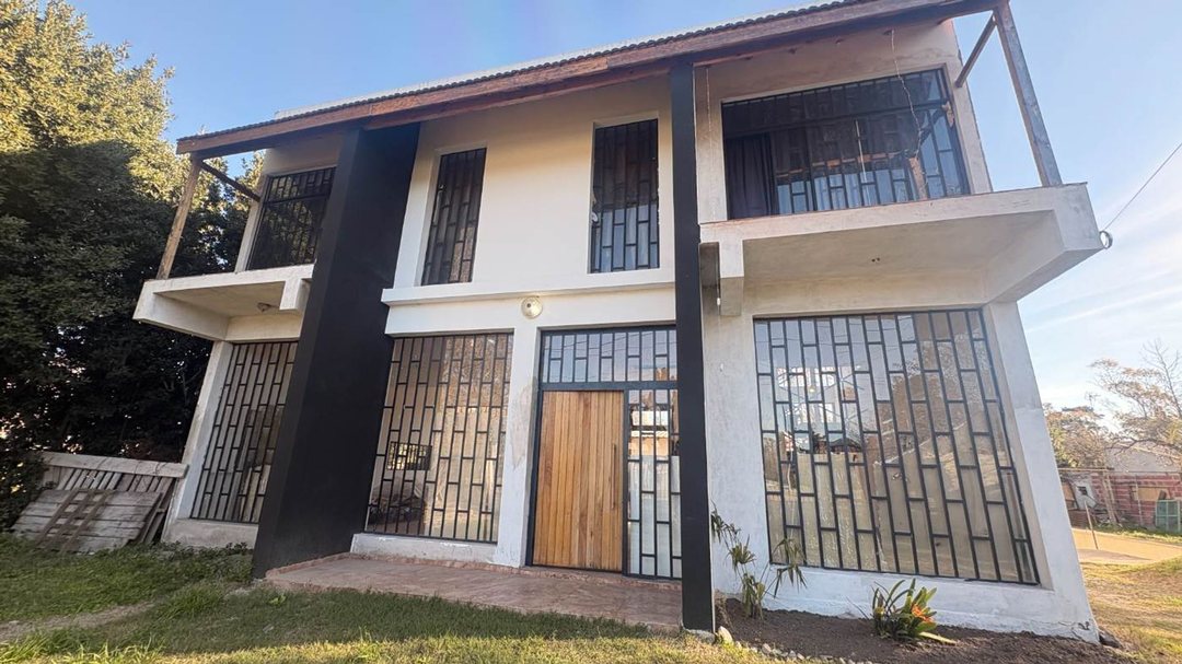 Venta Casaquinta  4 amb. +Dpto en La Reja