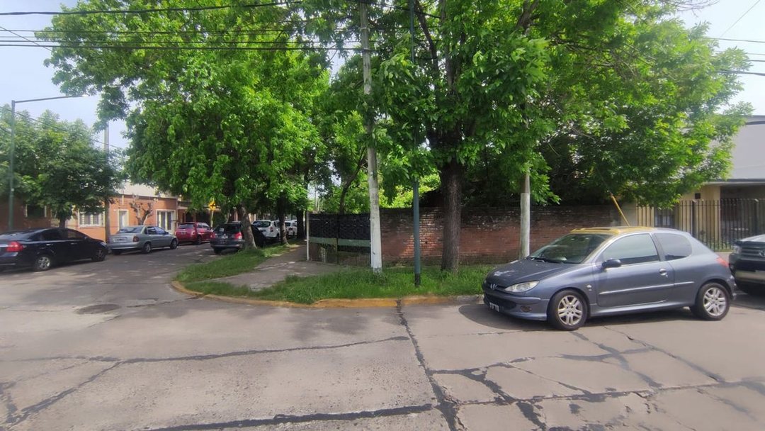 VENTA CASA Y LOCAL A RECICLAR  EN VILLA ADELINA