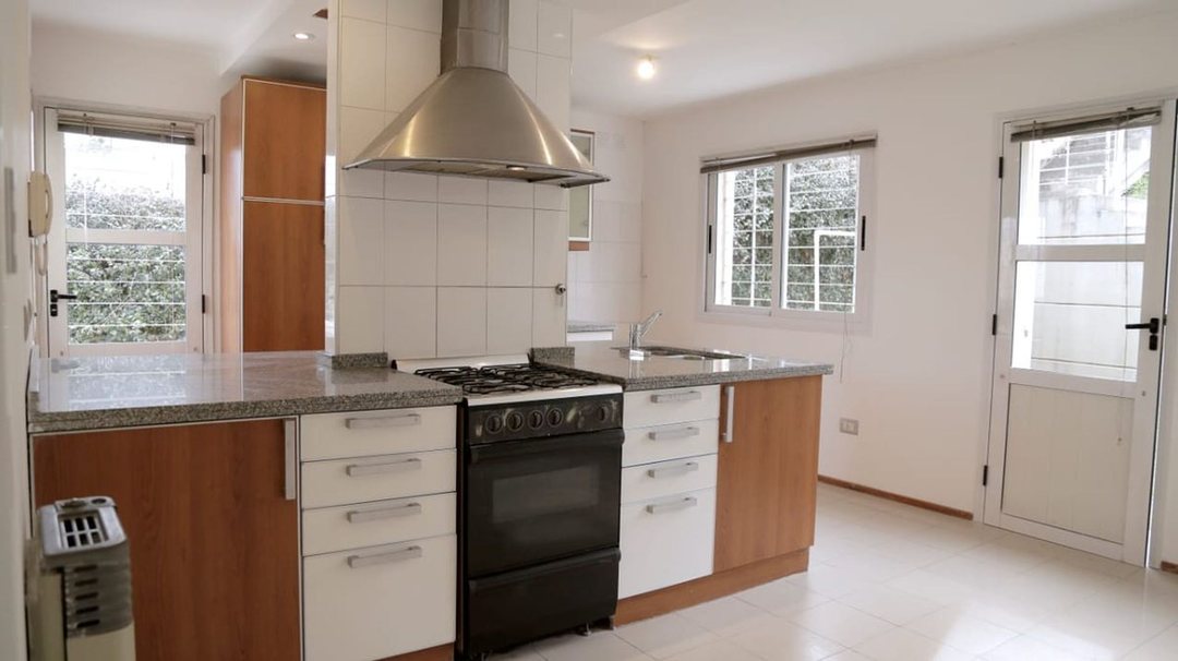 VENTA CASA EN ARGUELLO 3 DORMITORIOS CON PILETA