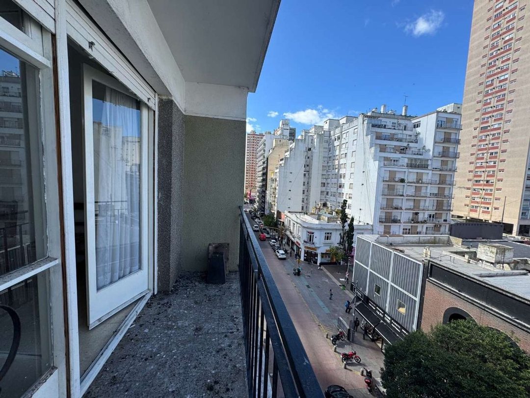 VENTA Dpto 2 amb + dpcia con BALCON
