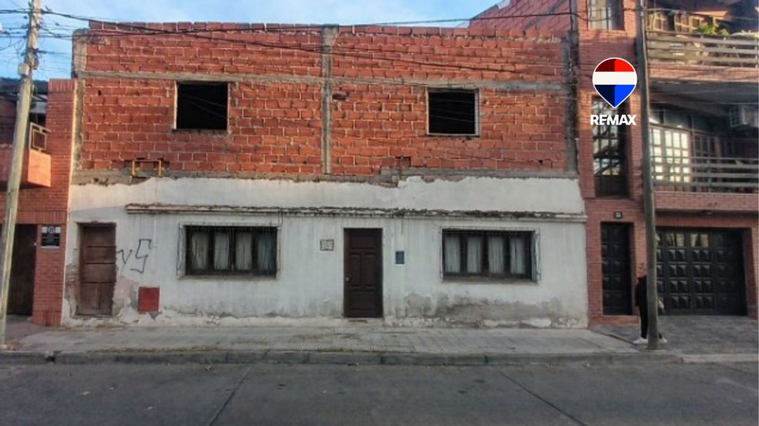 CASA A REFACCIONAR VENTA MACROCENTRO ESTECO AL 900