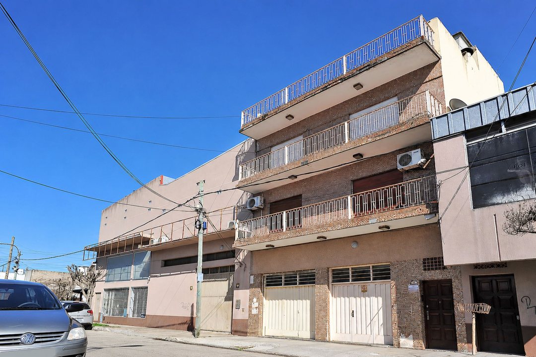 VENTA DEPARTAMENTO EN PH 4 AMB. COCHERA QUILMES E.