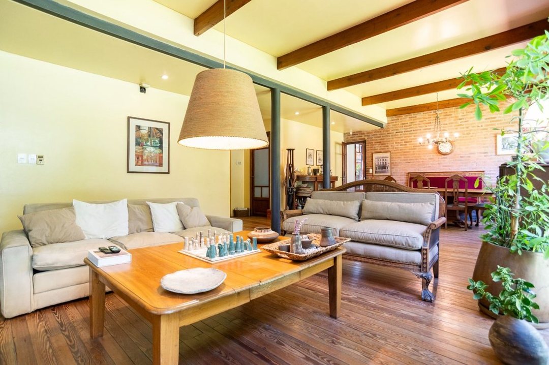 CASA EN VENTA CITY BELL 4 DORMITORIOS PILETA