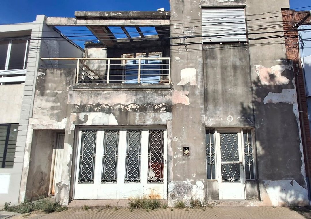 Amplia casa a refaccionar