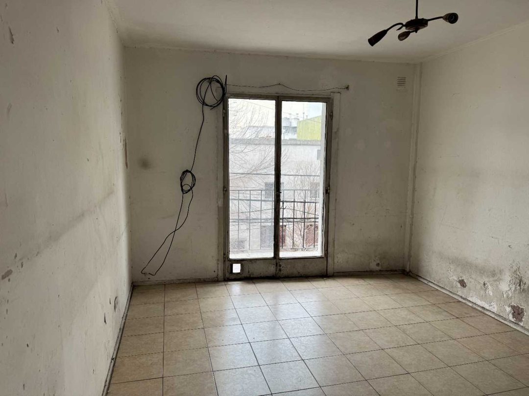 Venta departamento  2 amb  balcon a reciclar Boedo