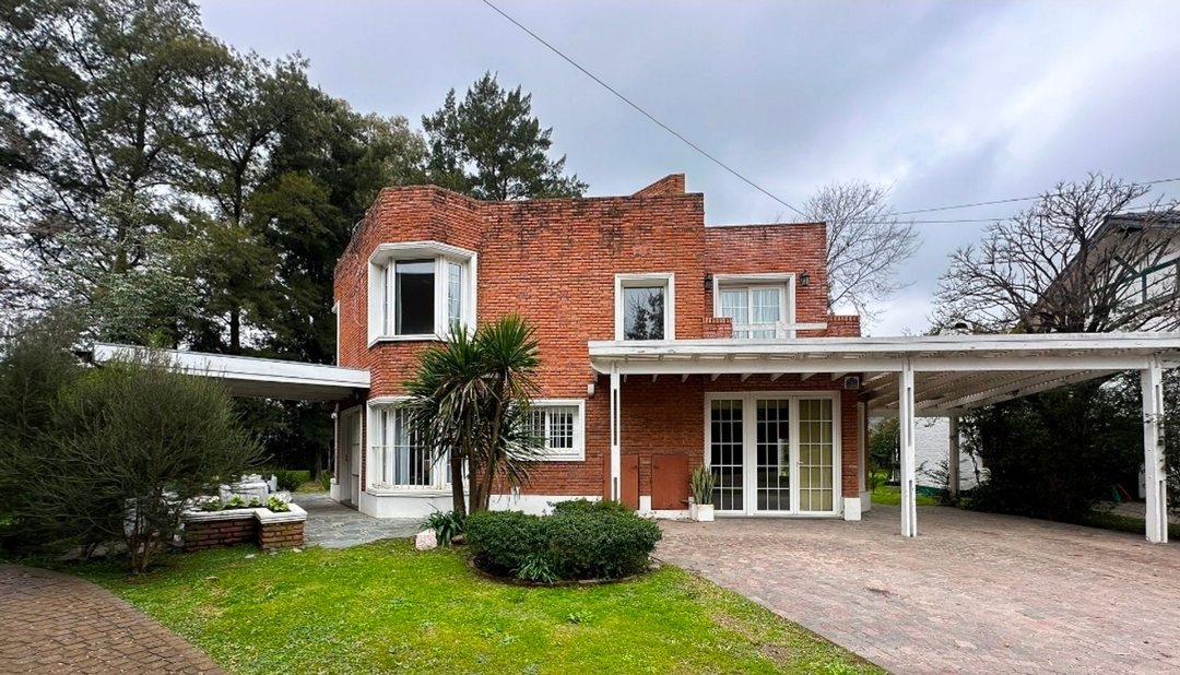 CASA 6 AMBIENTES EN VENTA BARRIO PALOMAR CAÑUELAS