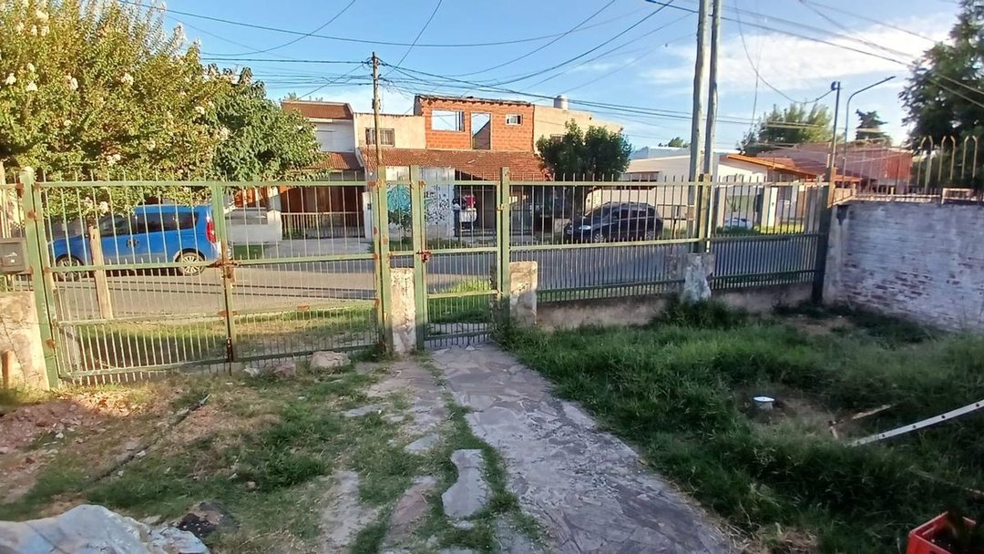 VENTA DE CASA A "RECICLAR" BENAVIDEZ