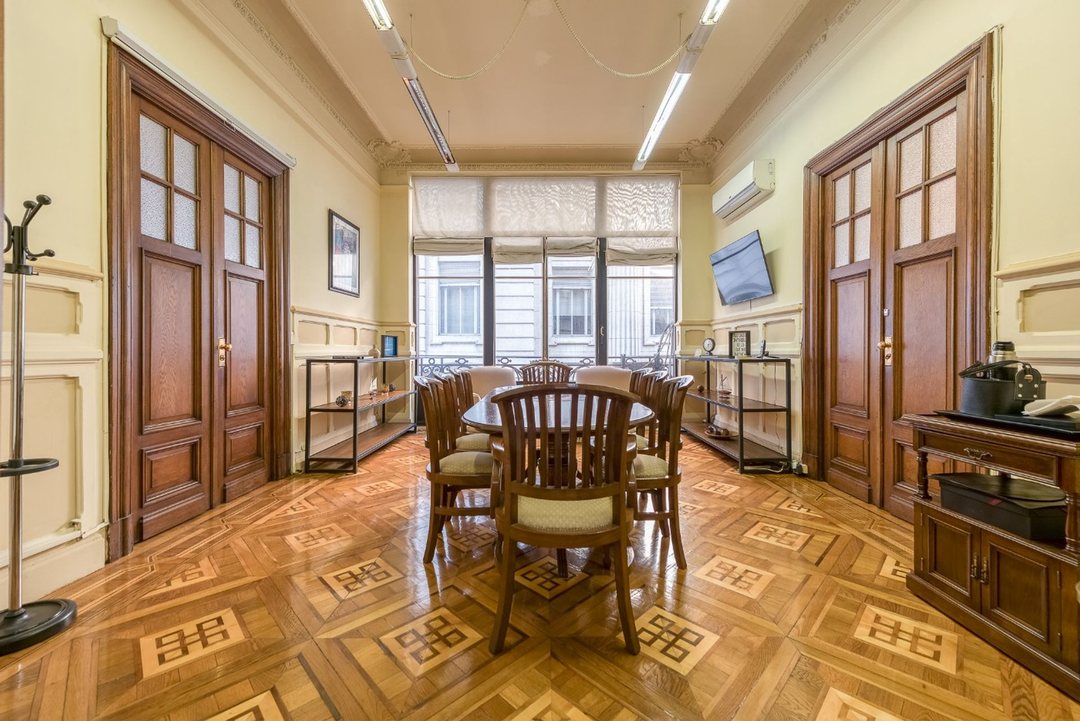 VENTA OFICINA DE ESTILO EN GALERIA ROVERANO