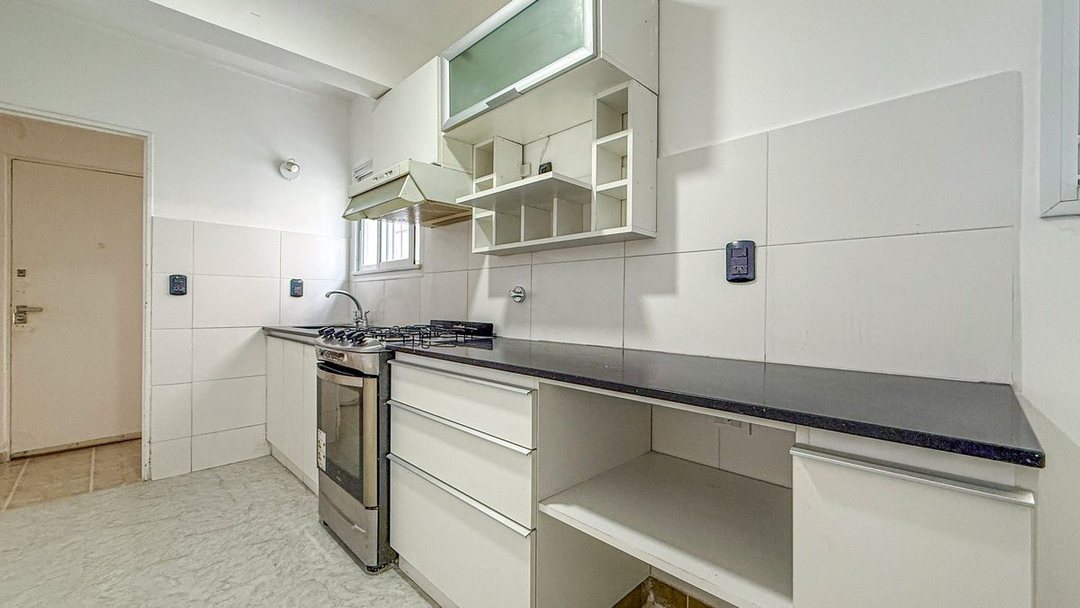 VENTA DEPTO 4 AMBIENTES LA PERLA COCHERA Y  PATIOS