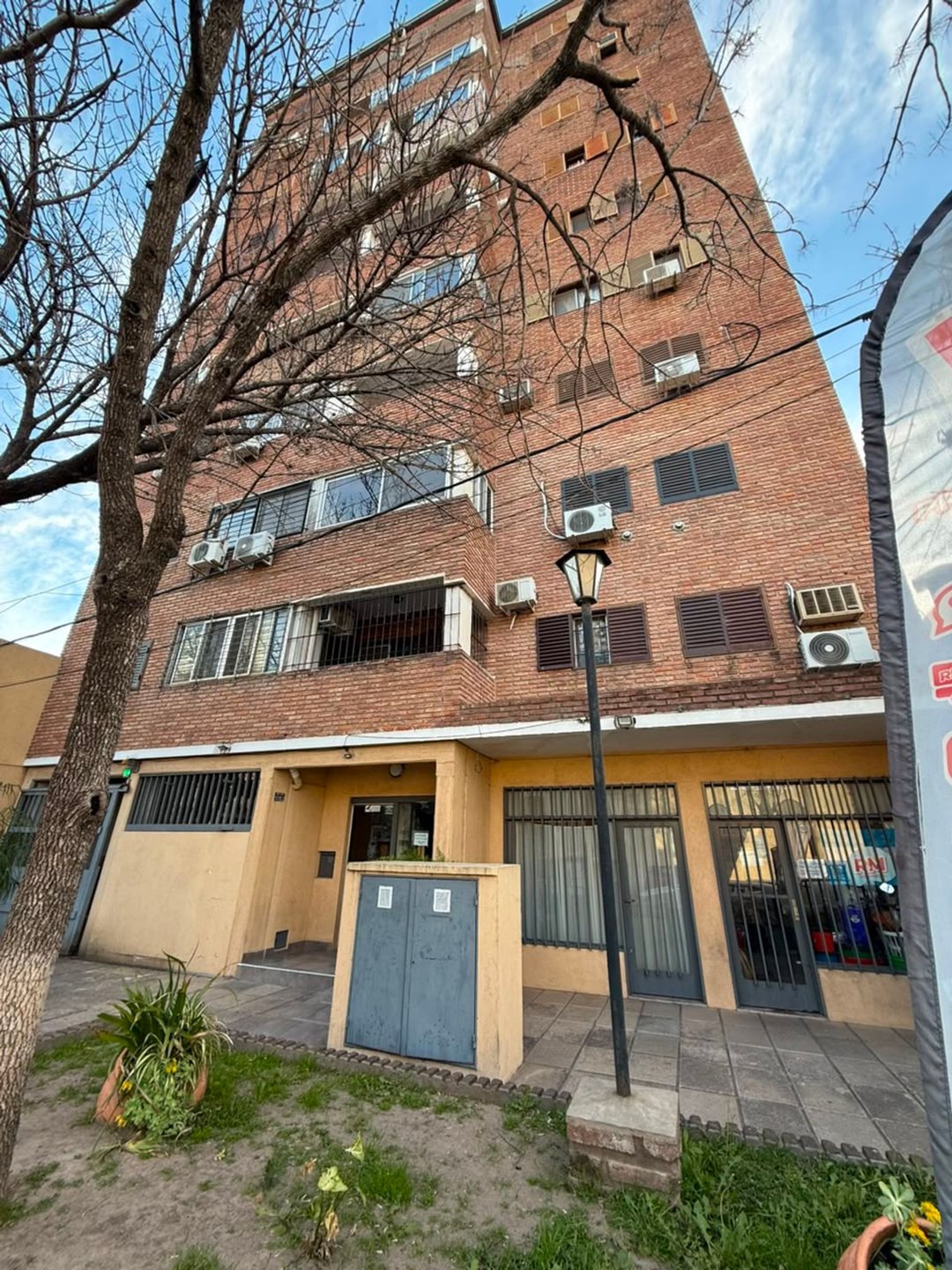 REMAX VENDE DEPARTAMENTO EN BARRIO SUR