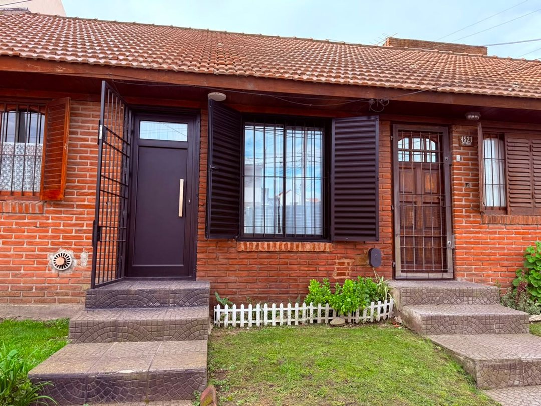 Duplex 2 amb c/patio y balcon a 50mts del mar