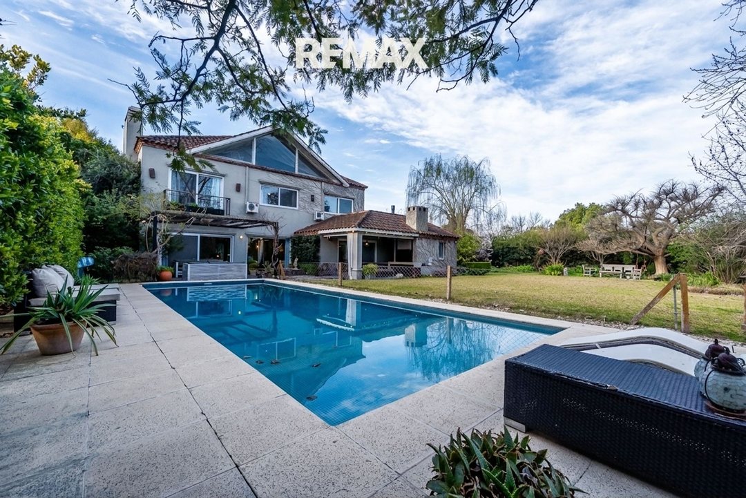 Venta casa 5 dorm Ayres de Pilar al Parque Central