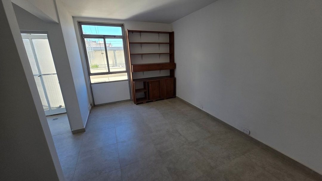 VENTA OFICINA SAN NICOLAS 3 DESPACHOS LUMINOSA