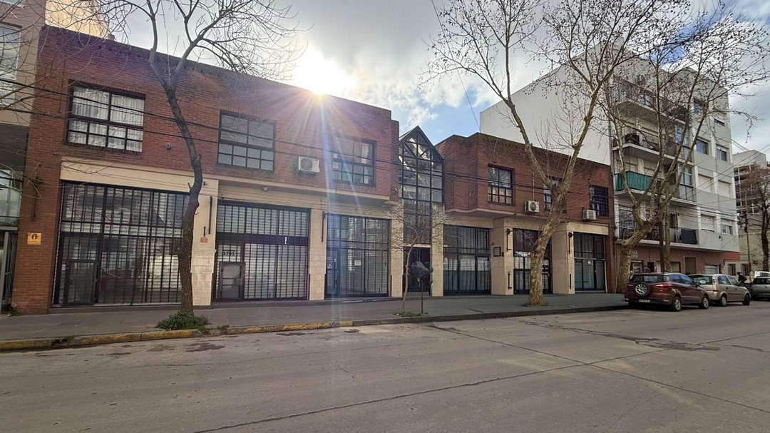 VENTA BLOCK 6 locales 4 oficinas Barrio San Juan