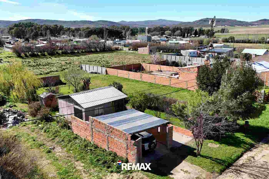 Lote en Saldungaray con casa a refaccionar