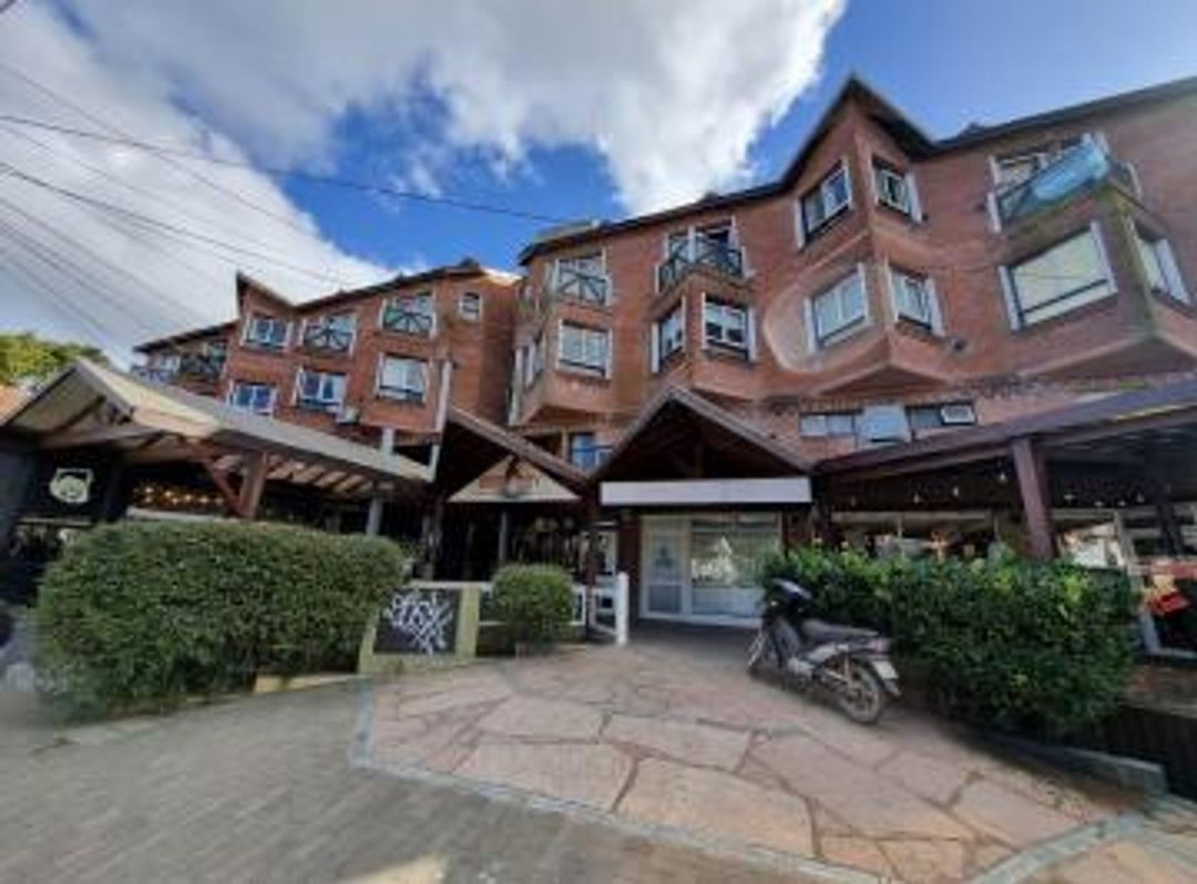 VENTA DE DEPARTAMENTO EN PINAMAR CON COCHERA.