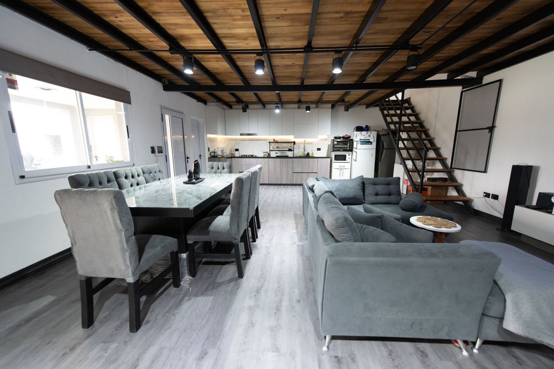 CASA 2 DORMITORIOS VENTA CITY BELL PARQUE Y PILETA