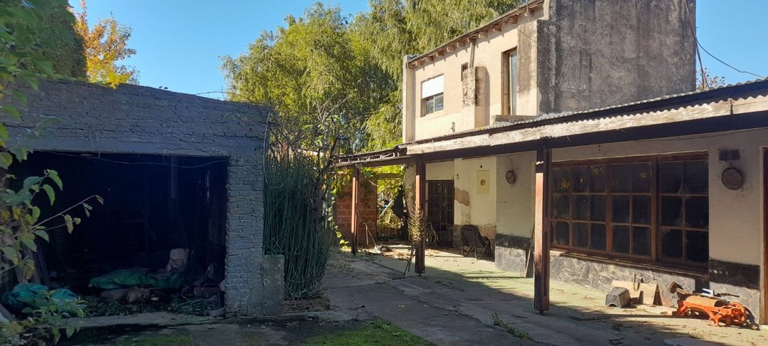 Casa 2 Dormitorio en Venta en  Berisso a Reciclar