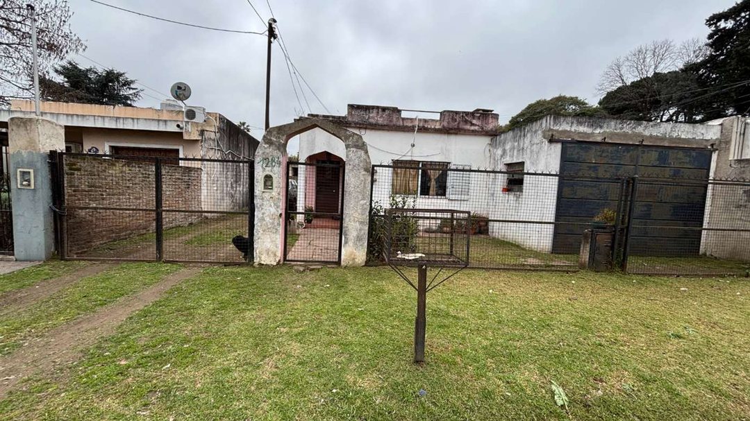 VENTA CASA EN MORENO, A REFACCIONAR. FINANCIACION