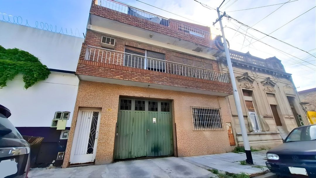 Lote con Casa 3mb 2 plantas Galpón 30 x 8,66