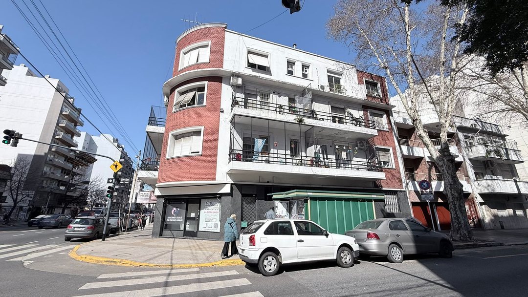 Vende 2 Amb 1er piso 33 m2 tot
