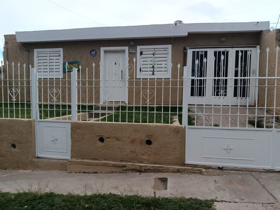 Casa 3 Dormitorios 2 cocheras  Barrio Renacimiento