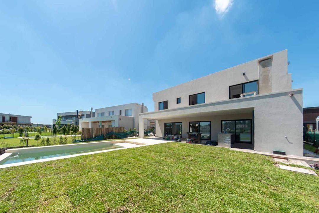 VENTA CASA 6 AMB  LAGUNA SANTA ANA TIGRE BENAVIDES