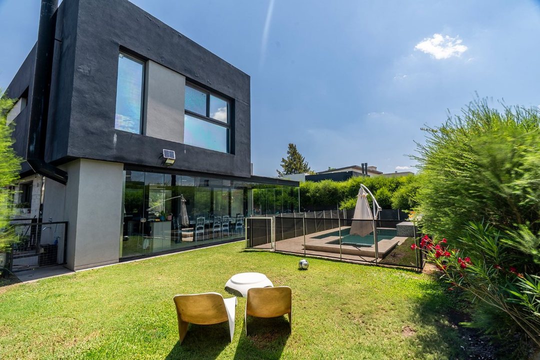VENTA CASA 4 AMBIENTES NUEVO QUILMES  LOTE INTERNO