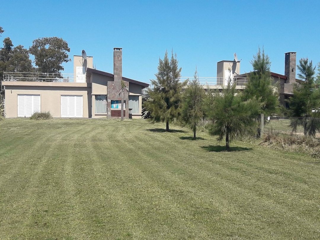 Casa Quinta con arroyo privado, vista laguna Lobos