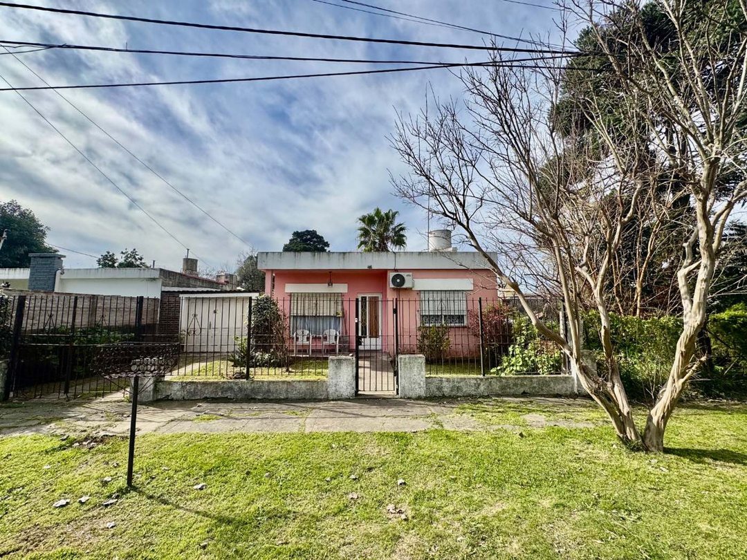 VENTA CASA 3 AMBIENTES HURLINGHAM PISCINA