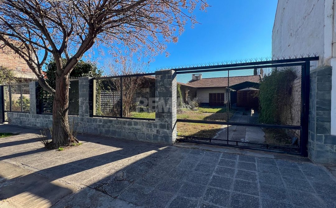 SE VENDE LOTE CON QUINCHO SAN MARTIN 4200