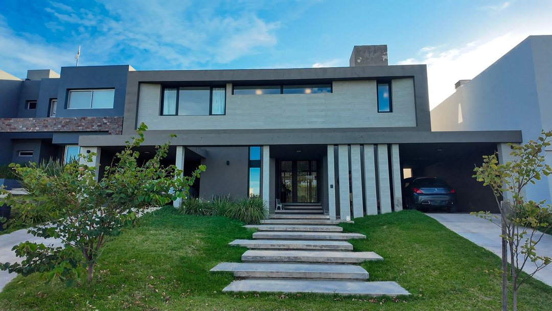 VENTA DE CASA 3 DORMITORIOS - SANTINA NORTE
