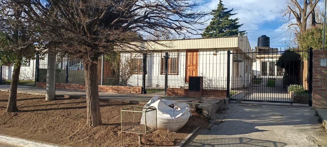 VENTA CASA 3 DORM. B° UNO PLAZA HUINCUL
