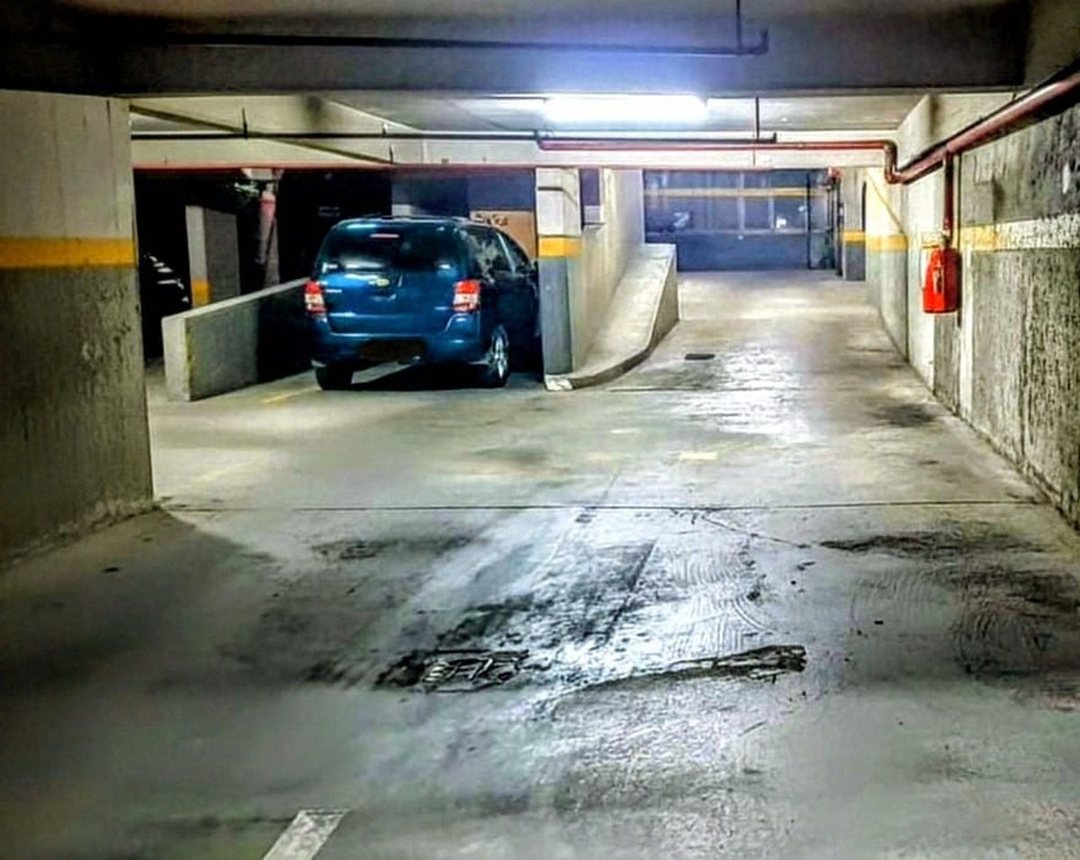 VENTA COCHERA GRANDE CERCA DEL SHOPPING CABALLITO