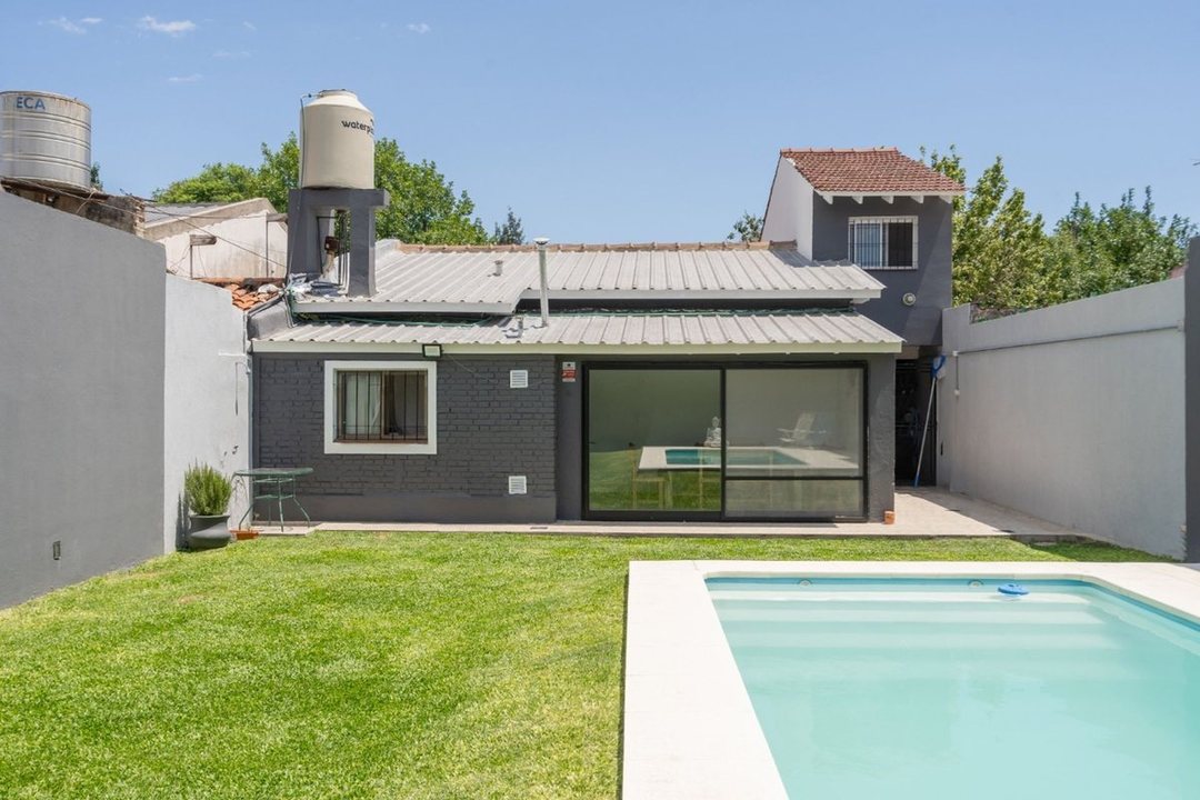 CASA EN VENTA BOULOGNE C/JARDIN, PILETA Y QUINCHO!