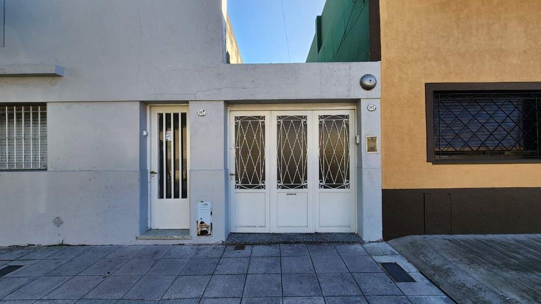 Casa 4 amb en venta c/cochera y patio apto crédito