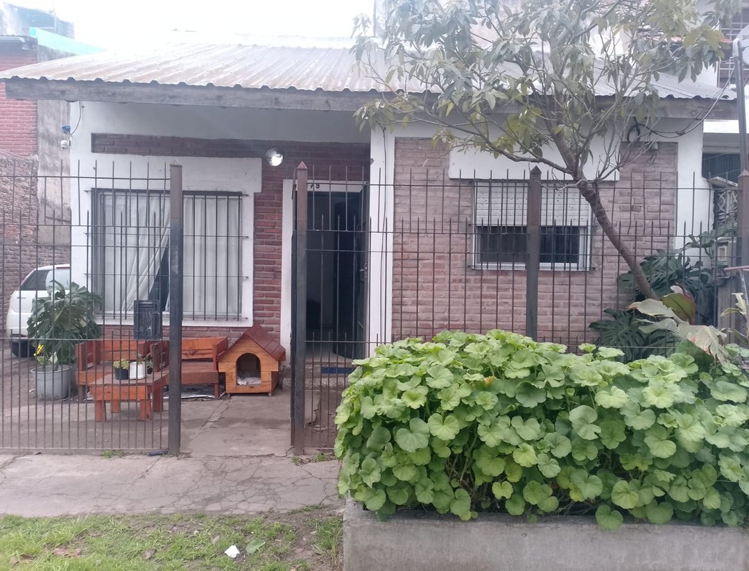 CASA 4 AMBIENTES A RECICLAR, LOMAS DE ZAMORA, 200m