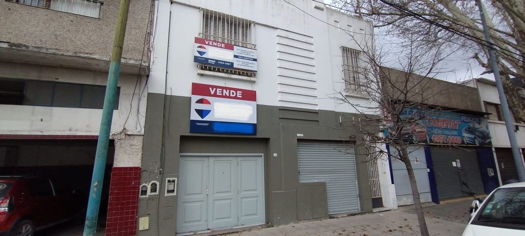 VENTA DEPÓSITO/LOCAL Y CASA 4 AMBIENTES