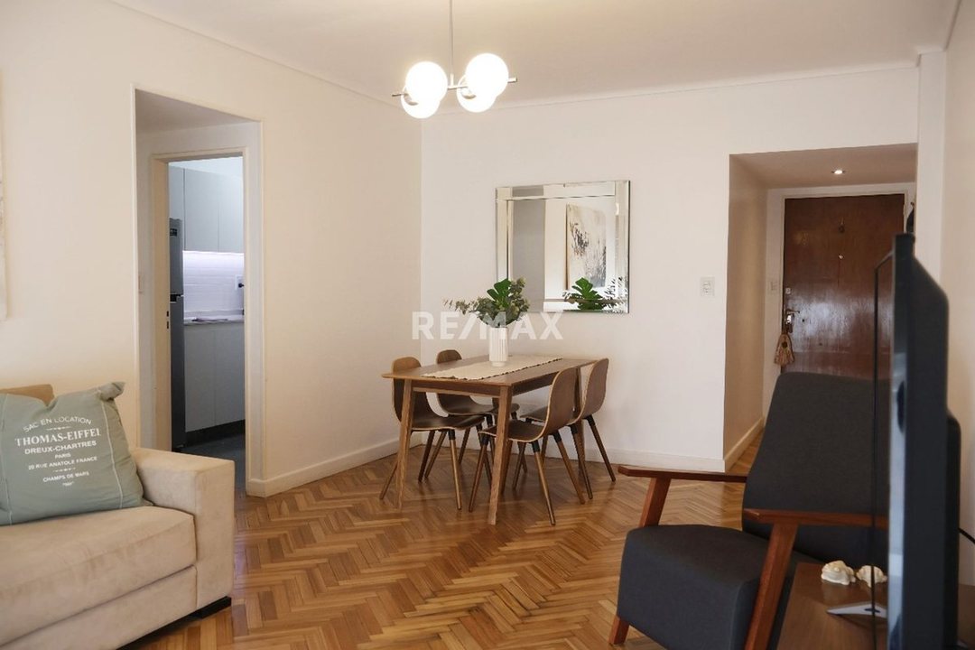 VENTA DPTO. FLORES 3 AMBIENTES CON DEPENDENCIA.