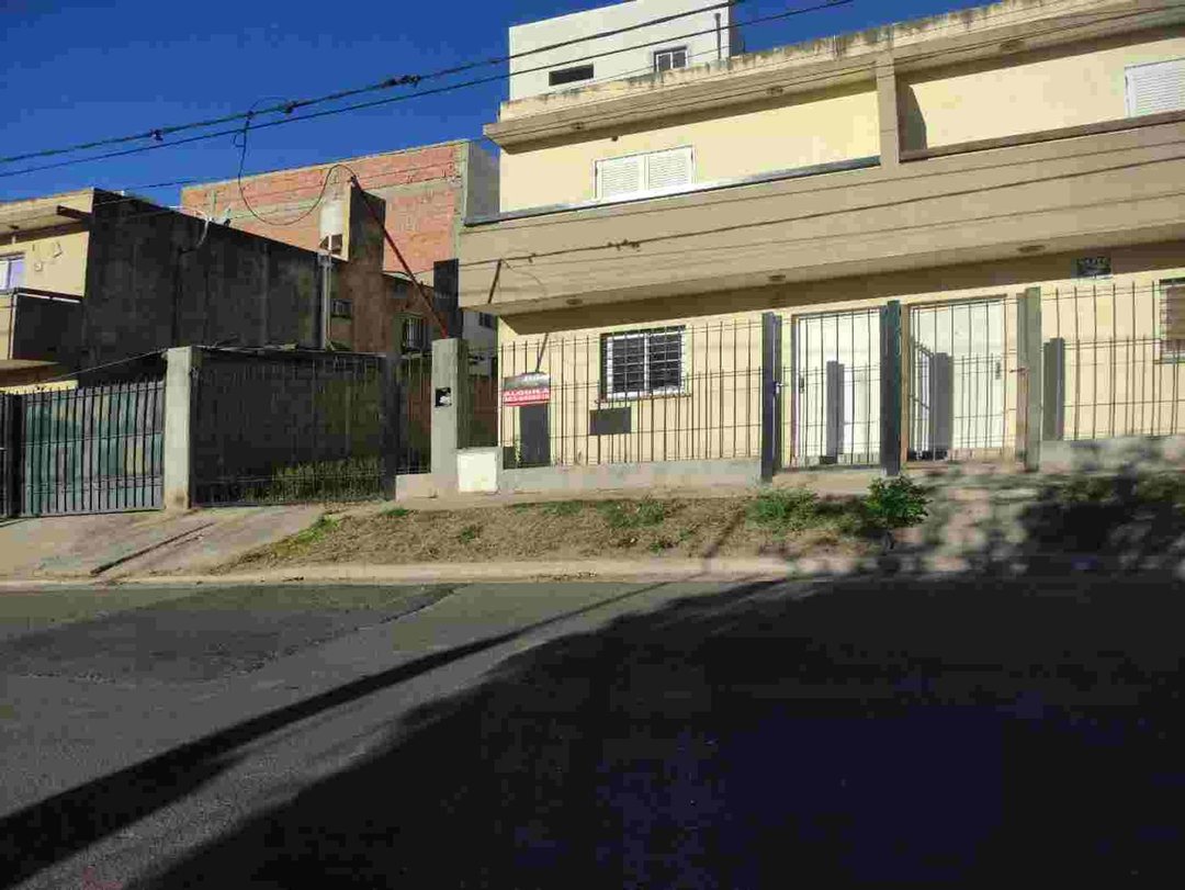 CASA DUPLEX EN ALQUILER ZONA AVENIDA RECALDE