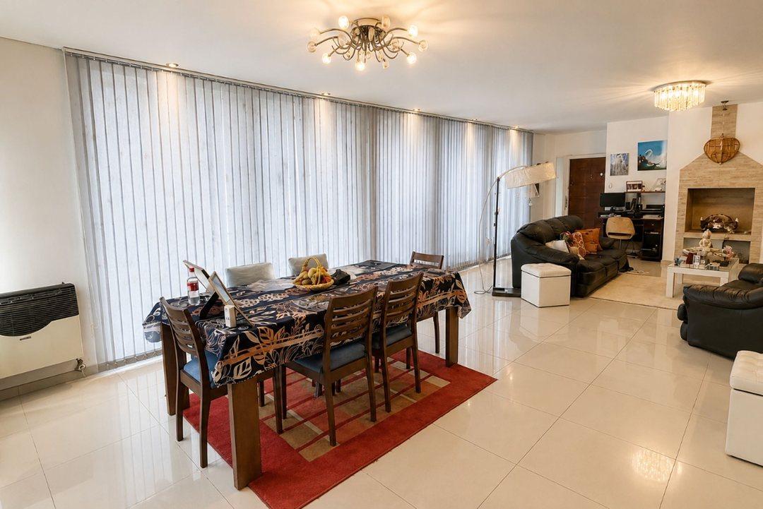 CASA EN VENTA FUNES CON JARDIN Y PILETA