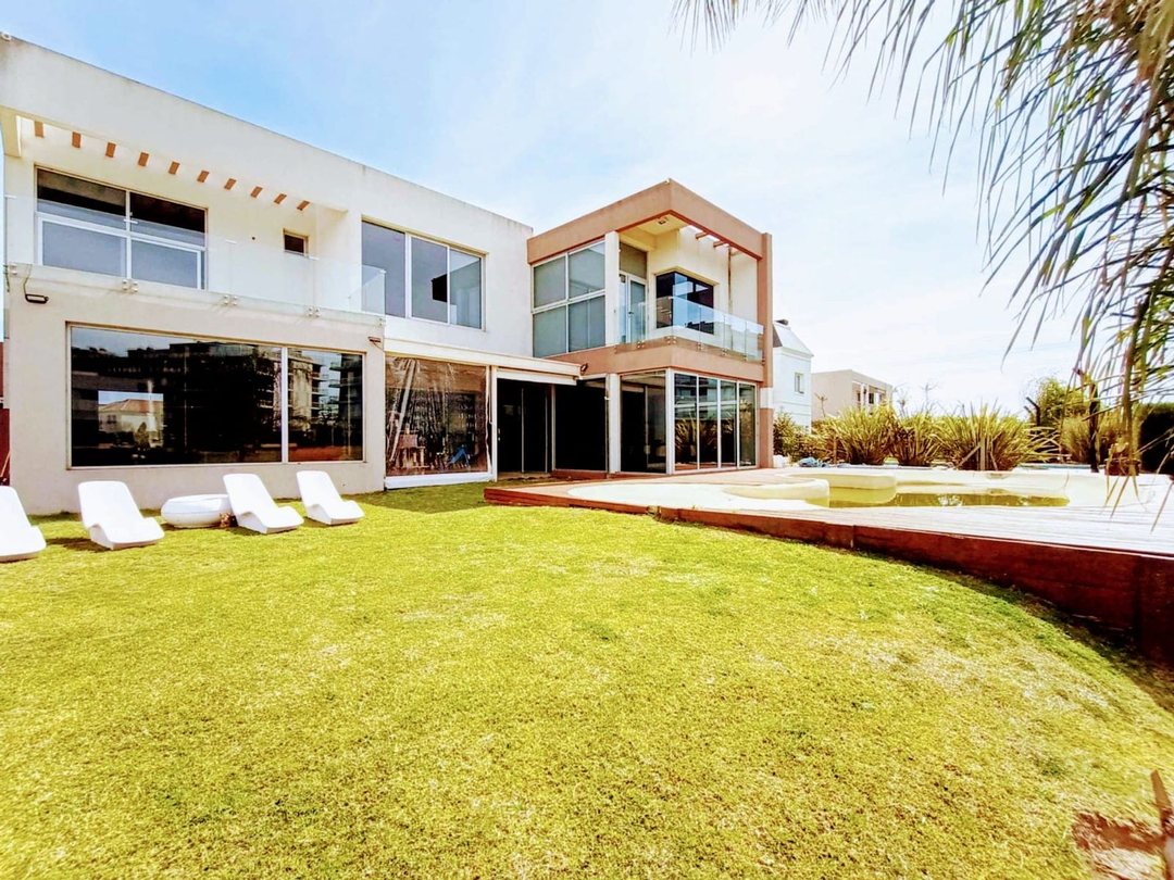VENTA  CASA EN NUEVO QUILMES  VISTA A LA LAGUNA
