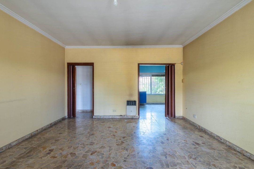 CASA 5 AMBIENTES EN VENTA ADROGUE