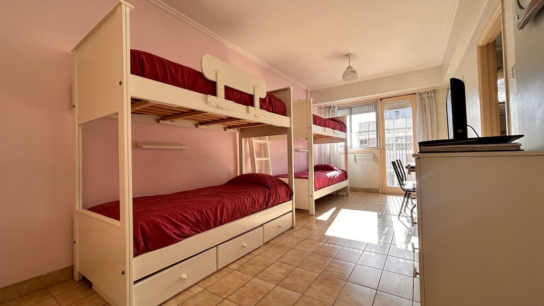 VENTA MONOMBIENTE ZONA GUEMES FRENTE