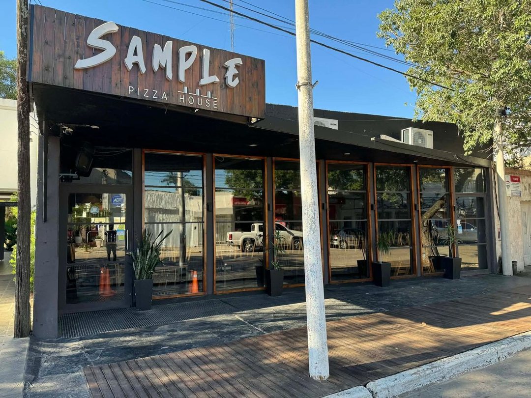 En Venta Local Comercial sobre calle Patricio Diez
